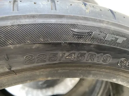 Пара летние шины 225/45/19 225/45R19 Bridgestoone. за 45 000 тг. в Алматы – фото 4