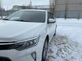 Toyota Camry 2018 годаүшін13 200 000 тг. в Актобе – фото 2