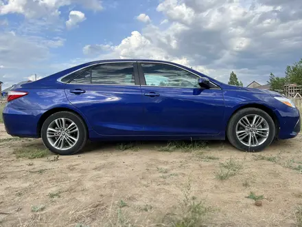 Toyota Camry 2015 года за 8 950 000 тг. в Актобе – фото 4