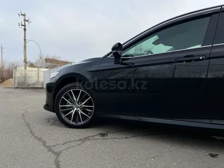 Toyota Camry 2023 года за 20 100 000 тг. в Костанай – фото 11