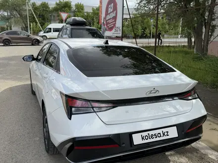 Hyundai Elantra 2024 года за 7 700 000 тг. в Атырау – фото 2