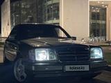 Mercedes-Benz E 220 1993 года за 2 650 000 тг. в Алматы – фото 2