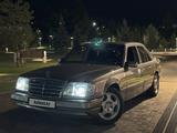 Mercedes-Benz E 220 1993 года за 2 650 000 тг. в Алматы – фото 3