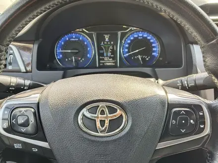 Toyota Camry 2015 года за 6 400 000 тг. в Уральск – фото 12