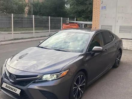 Toyota Camry 2019 года за 12 500 000 тг. в Астана – фото 2