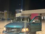 Ford Expedition 1997 года за 3 000 000 тг. в Астана