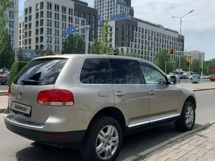 Volkswagen Touareg 2006 года за 7 300 000 тг. в Астана – фото 4