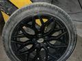 Комплект летней резины bridgestone 235/45/18 и диски vossen hf2 r18 за 275 000 тг. в Астана – фото 2