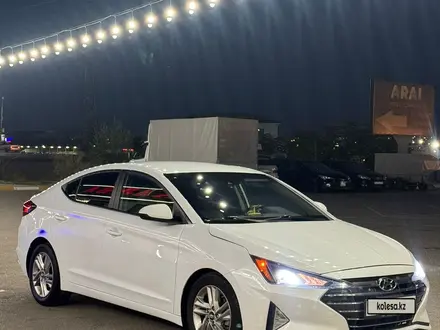 Hyundai Elantra 2019 года за 6 000 000 тг. в Актау