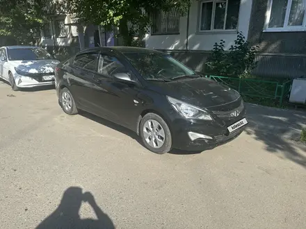 Hyundai Solaris 2015 года за 5 600 000 тг. в Усть-Каменогорск – фото 2