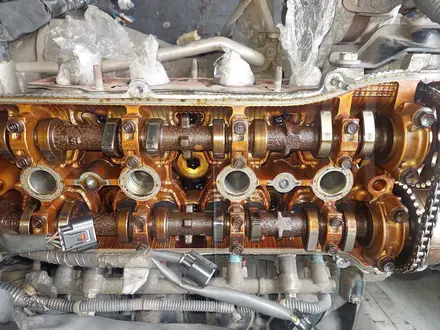 Двигатель матор каробка тойота камри 30 объём 2.4 2AZ за 500 000 тг. в Алматы – фото 2