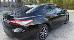 Toyota Camry 2021 года за 15 500 000 тг. в Актобе – фото 5