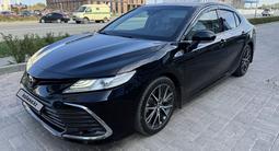 Toyota Camry 2021 года за 15 500 000 тг. в Актобе – фото 3