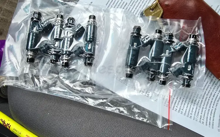 Б\у оригинальный комплект форсунок бензиновых для мотора 2UZ-FEүшін107 000 тг. в Актобе
