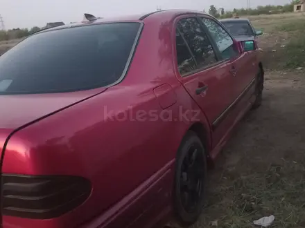 Mercedes-Benz E 280 1998 года за 3 000 000 тг. в Караганда – фото 2