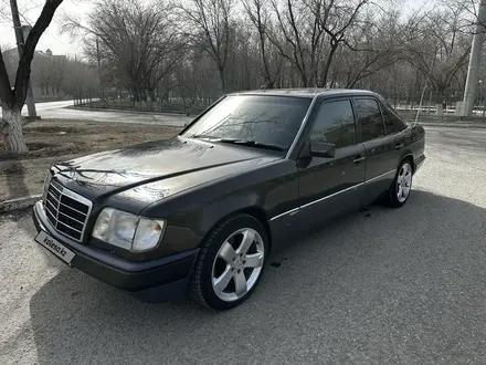 Mercedes-Benz E 320 1995 года за 3 500 000 тг. в Атырау