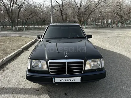 Mercedes-Benz E 320 1995 года за 3 500 000 тг. в Атырау – фото 2
