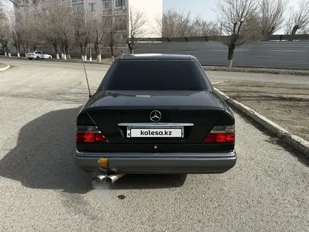 Mercedes-Benz E 320 1995 года за 3 500 000 тг. в Атырау – фото 6