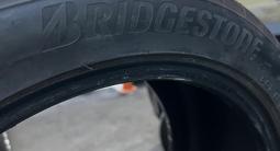 Комплект летних шин Bridgestone за 150 000 тг. в Алматы – фото 2