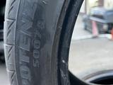 Комплект летних шин Bridgestone за 150 000 тг. в Алматы – фото 3