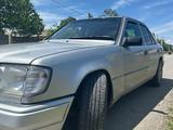Mercedes-Benz E 280 1993 года за 800 000 тг. в Шымкент – фото 2