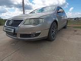 Volkswagen Passat 2005 года за 3 500 000 тг. в Актобе – фото 2