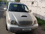 Kia Carnival 2002 года за 2 300 000 тг. в Шымкент – фото 2