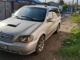 Kia Carnival 2002 года за 2 300 000 тг. в Шымкент