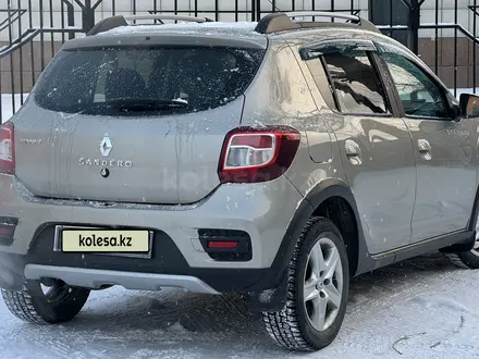 Renault Sandero Stepway 2015 года за 5 300 000 тг. в Семей – фото 4