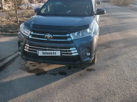Toyota Highlander 2019 года за 17 990 000 тг. в Астана