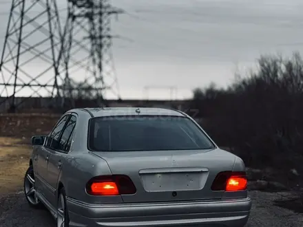 Mercedes-Benz E 430 1999 года за 3 800 000 тг. в Актау – фото 3