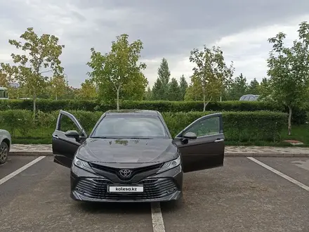 Toyota Camry 2018 года за 13 200 000 тг. в Астана