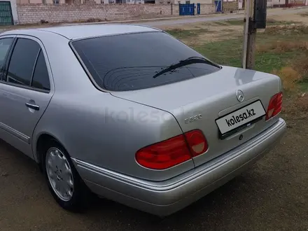 Mercedes-Benz E 320 1998 года за 3 500 000 тг. в Актау – фото 7