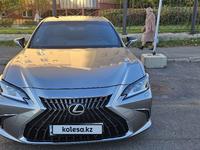 Lexus ES 250 2022 годаfor23 800 000 тг. в Астана