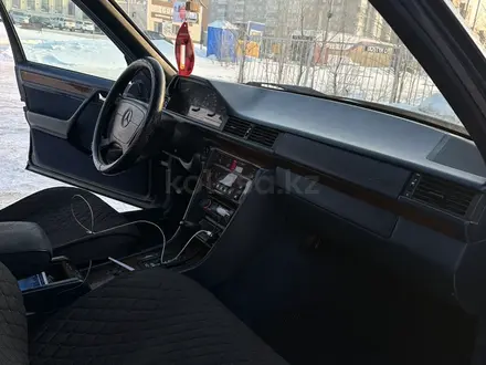 Mercedes-Benz E 220 1994 года за 2 700 000 тг. в Караганда – фото 11