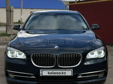 BMW 740 2012 года за 12 000 000 тг. в Актобе – фото 13