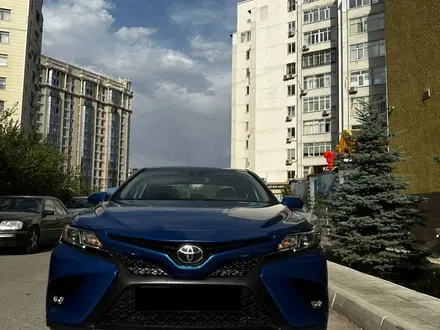 Toyota Camry 2018 года за 11 800 000 тг. в Алматы – фото 10