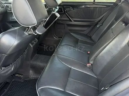 Mercedes-Benz E 320 2001 года за 5 700 000 тг. в Шымкент – фото 8