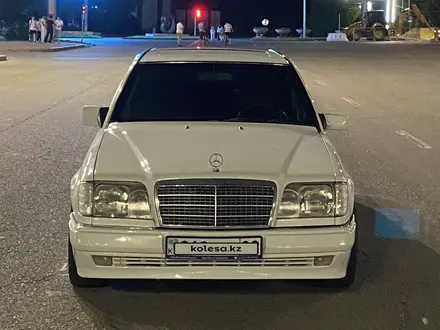 Mercedes-Benz E 220 1995 года за 2 300 000 тг. в Тараз – фото 2