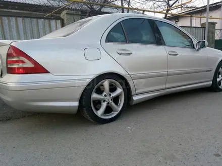 Mercedes-Benz C 180 2002 года за 6 000 000 тг. в Петропавловск