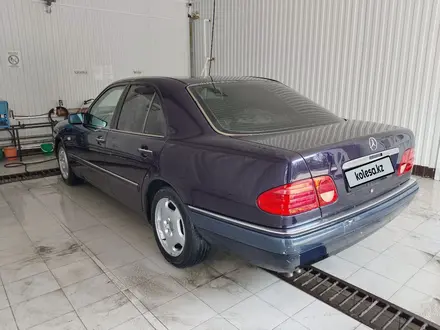 Mercedes-Benz E 230 1995 года за 2 300 000 тг. в Павлодар – фото 4