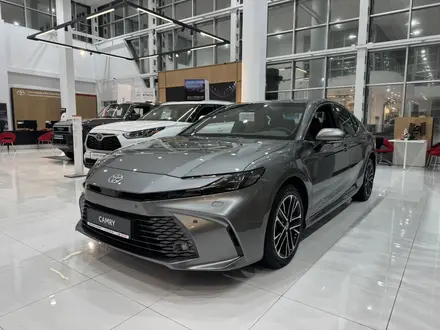 Toyota Camry Luxe 2025 года за 25 190 000 тг. в Атырау