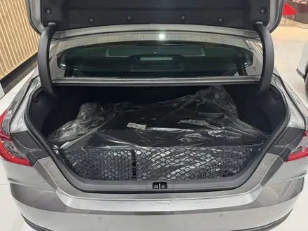 Toyota Camry Luxe 2025 года за 25 190 000 тг. в Атырау – фото 15