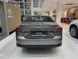 Toyota Camry Luxe 2025 года за 25 190 000 тг. в Атырау – фото 5