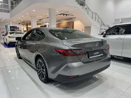 Toyota Camry Luxe 2025 года за 25 190 000 тг. в Атырау – фото 6