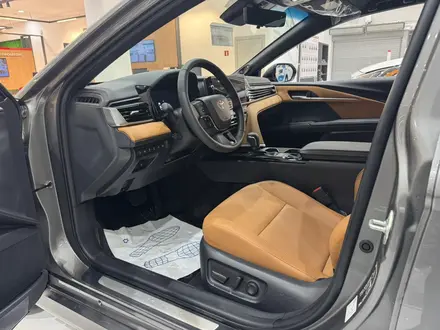 Toyota Camry Luxe 2025 года за 25 190 000 тг. в Атырау – фото 7