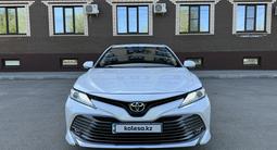 Toyota Camry 2019 года за 15 300 000 тг. в Уральск – фото 2