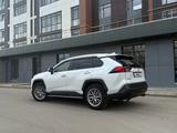Toyota RAV4 2024 года за 20 000 000 тг. в Уральск – фото 2