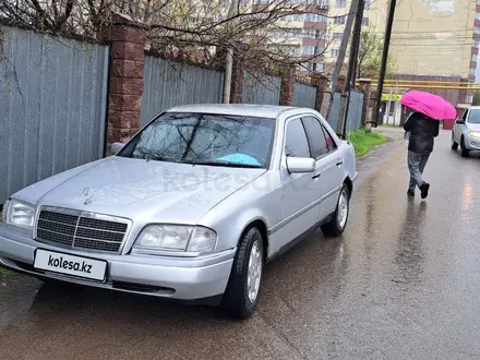 Mercedes-Benz C 230 1997 года за 2 100 000 тг. в Алматы – фото 2