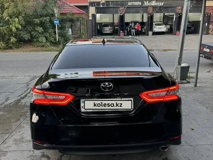 Toyota Camry 2019 года за 14 000 000 тг. в Шымкент